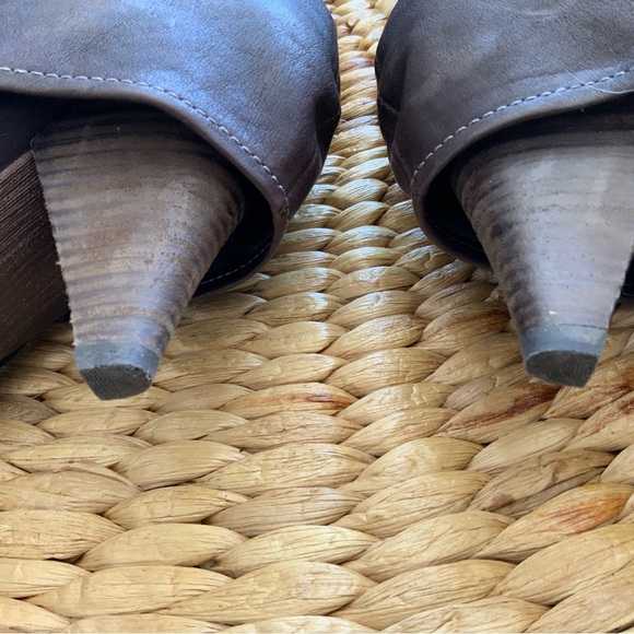 Miss sixty brown leather boots size 40
US/10 - Picture 11 of 16